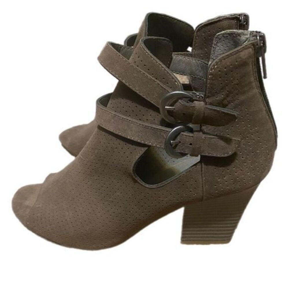 White Mountain Women’s sz 9 peep-toe bootie/ankle boot